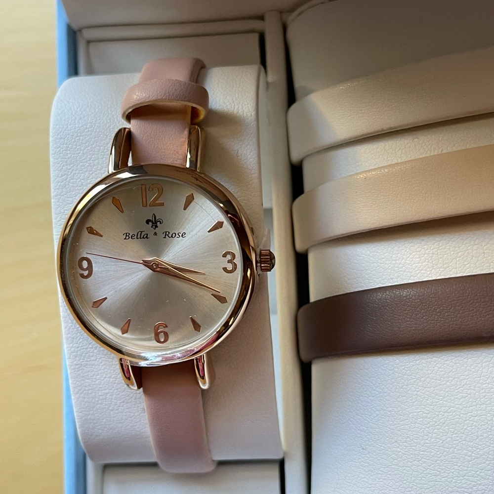 Bella rose watch - Picture 3 of 3